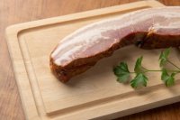 あけまの森、ベーコン小屋の頑固オヤジが作る塩だけベーコン（2本入り、約450〜470ｇ）