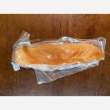 あけまの森、ベーコン小屋の頑固オヤジが作る塩だけスモークチキン（2〜4本入り、約520〜550ｇ）