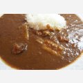 白ネギと牛スジのスパイシーカレー（レトルト）